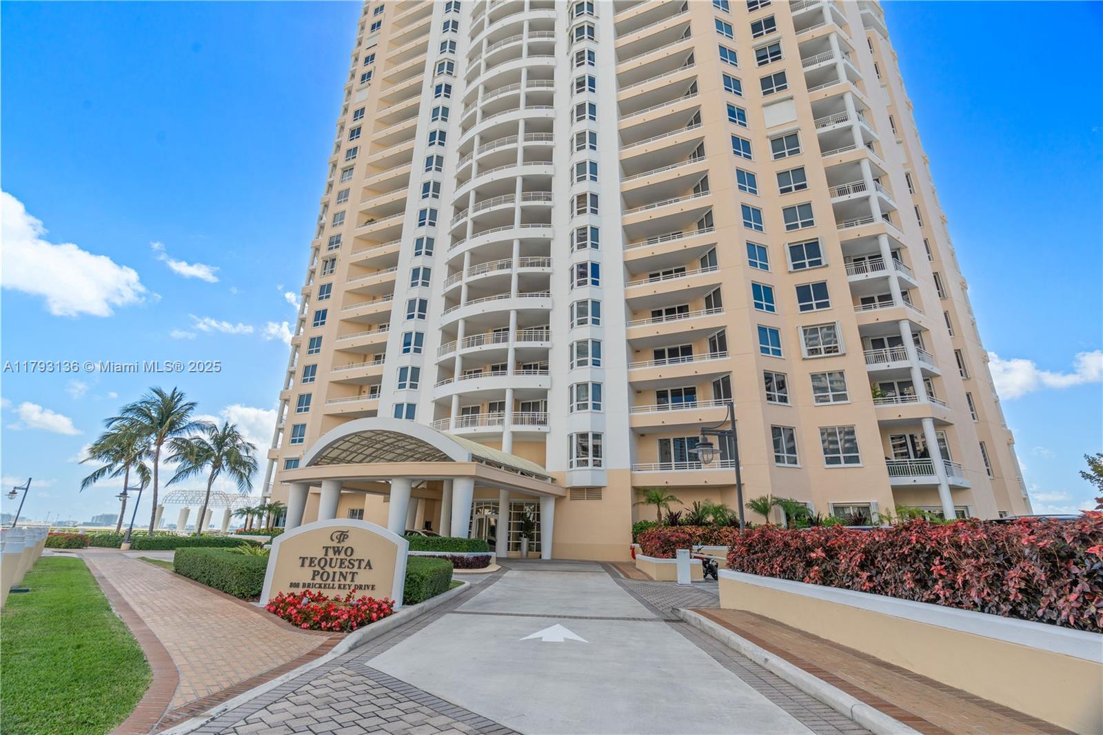 808 Brickell Key Dr #707, Miami FL 33131