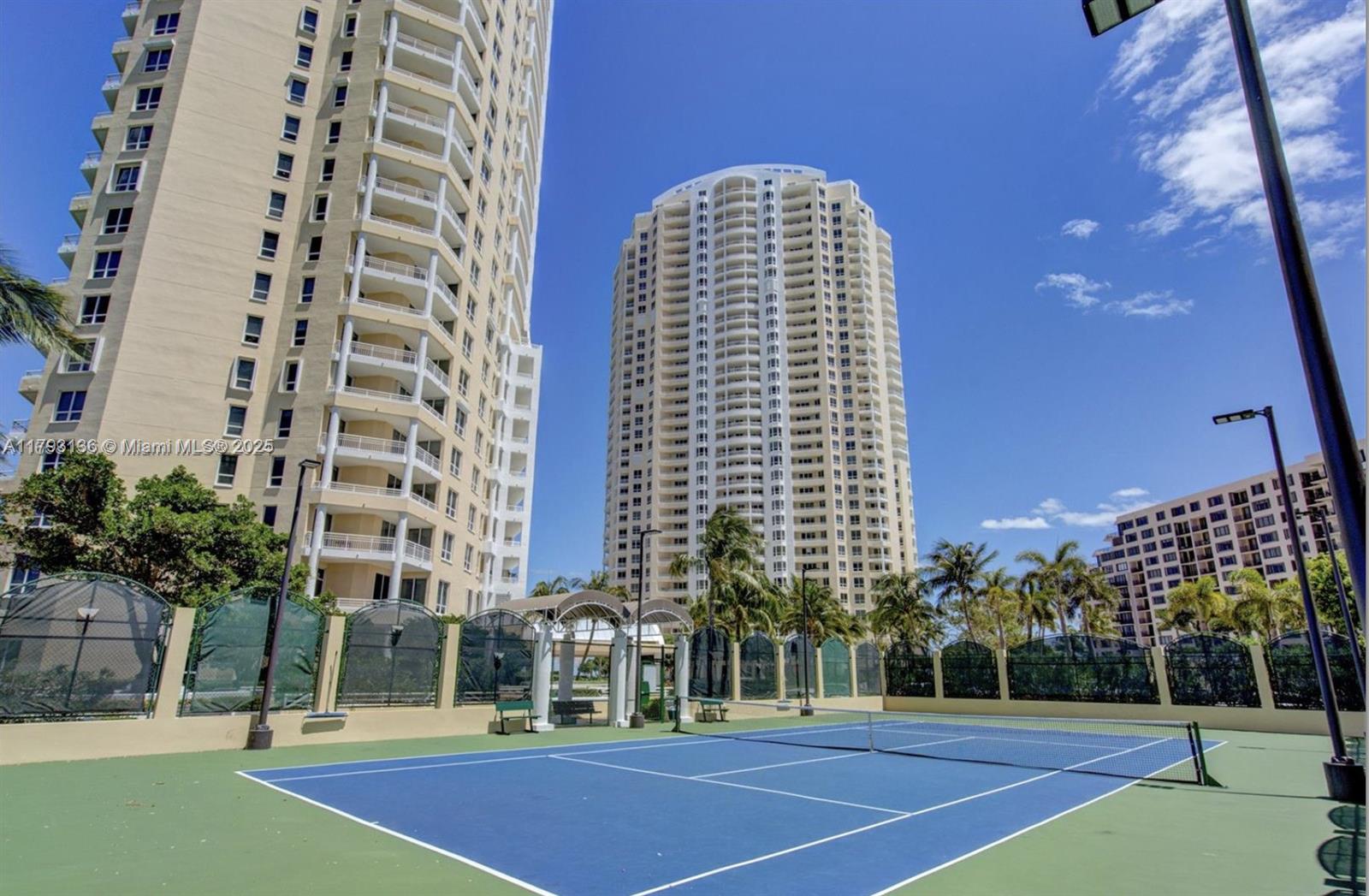 808 Brickell Key Dr #707, Miami FL 33131