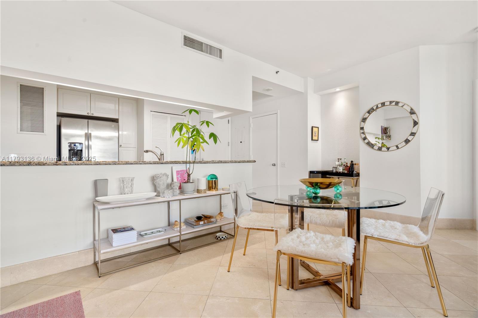 808 Brickell Key Dr #707, Miami FL 33131