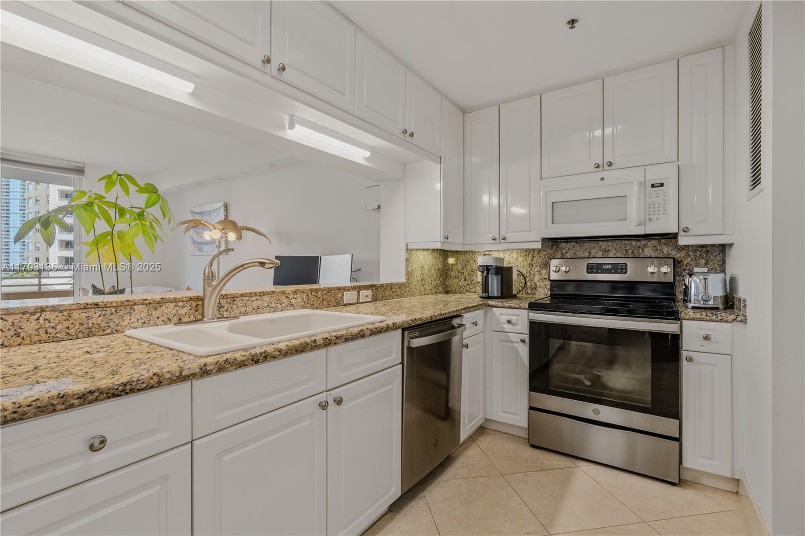 808 Brickell Key Dr #707, Miami FL 33131