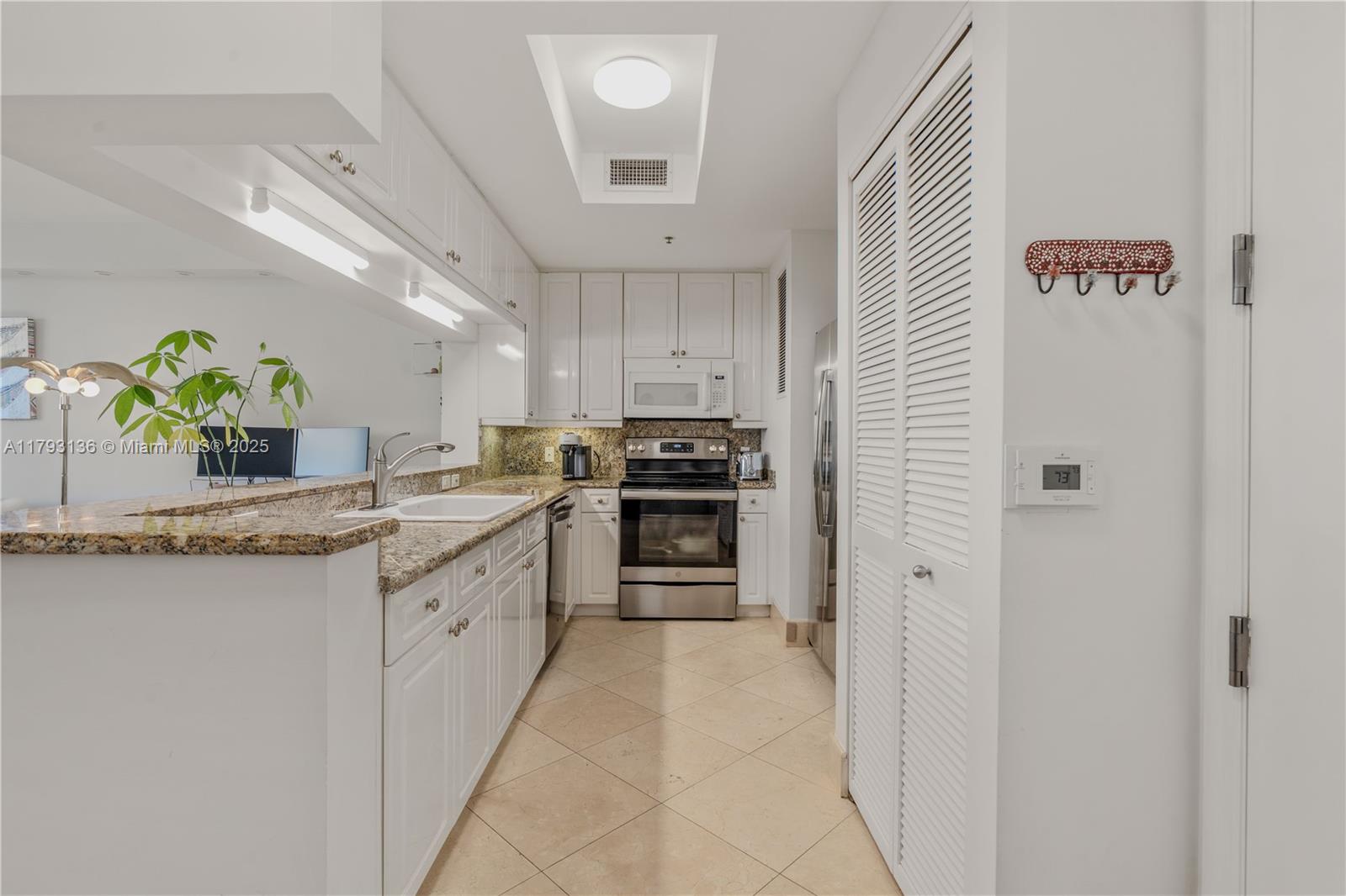 808 Brickell Key Dr #707, Miami FL 33131