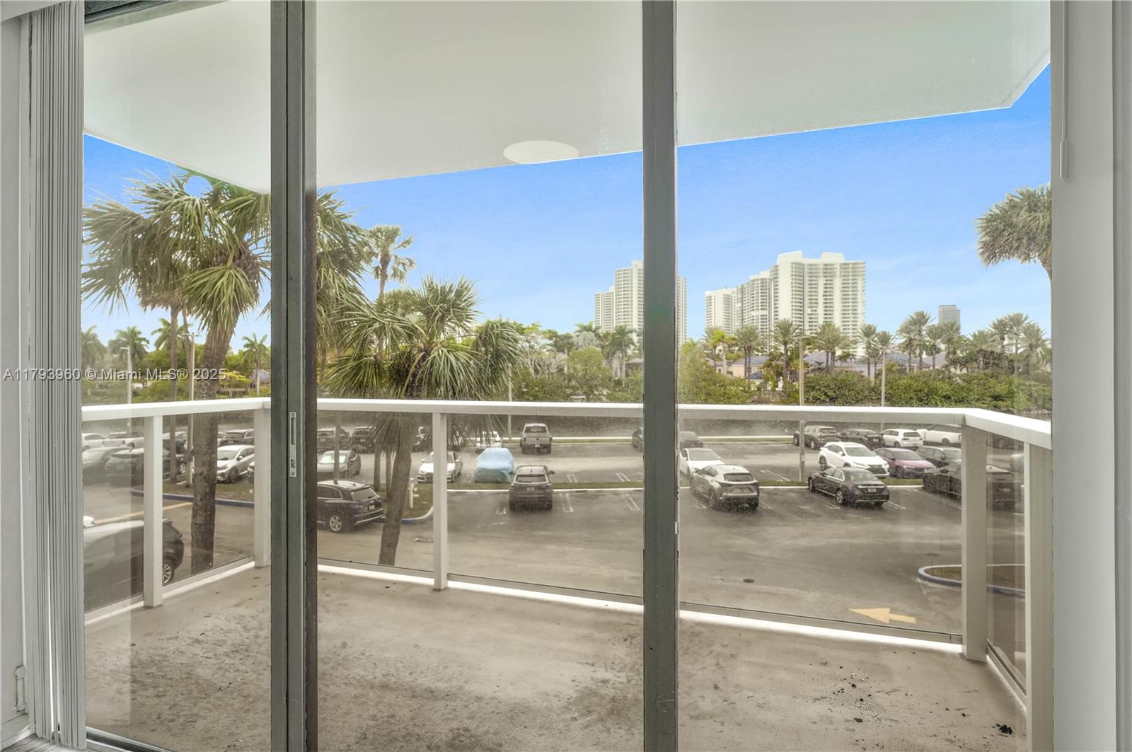 3701 N Country Club Dr #203, Aventura FL 33180