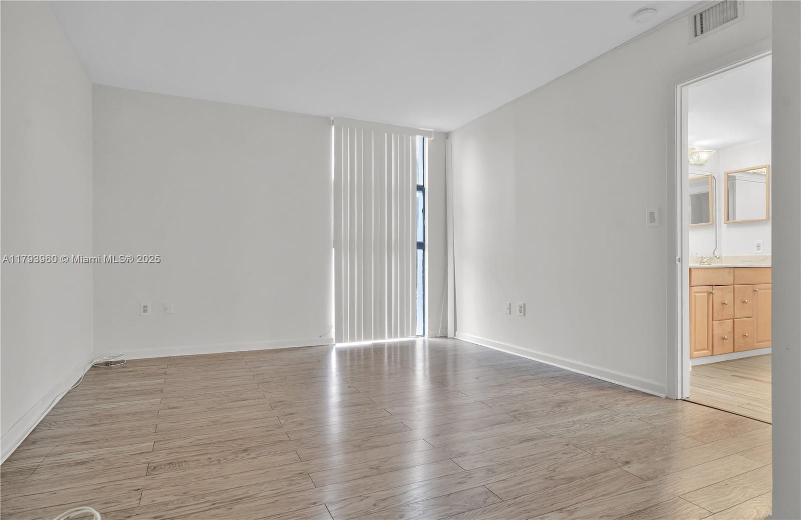 3701 N Country Club Dr #203, Aventura FL 33180
