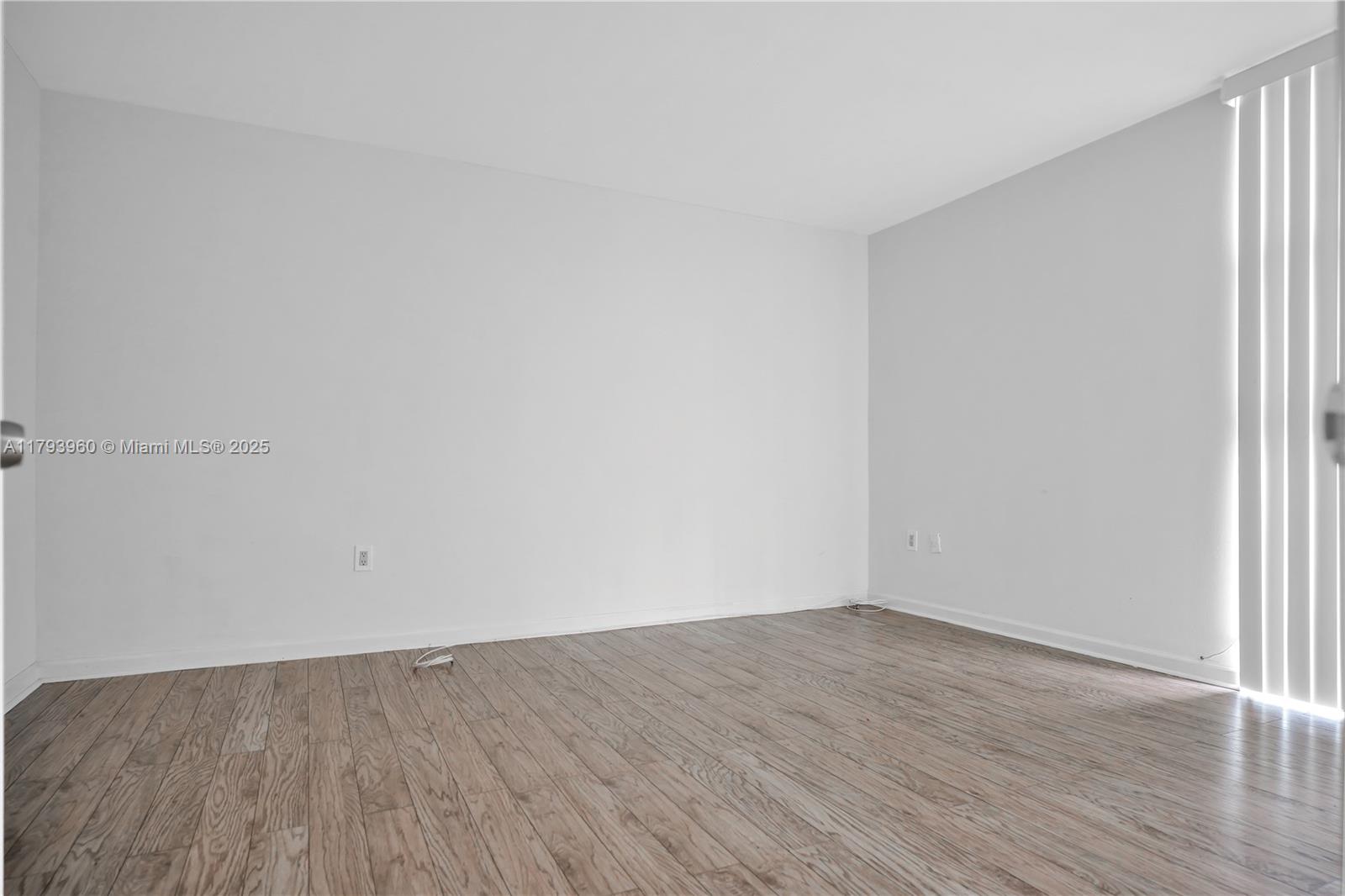 3701 N Country Club Dr #203, Aventura FL 33180