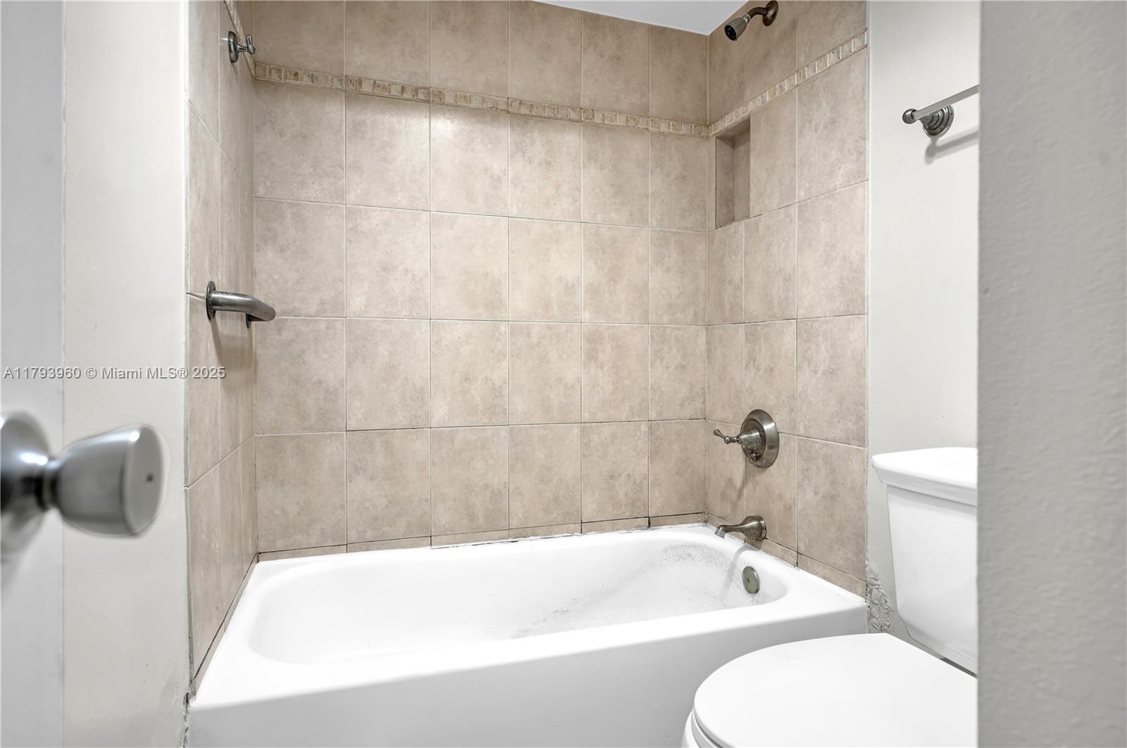 3701 N Country Club Dr #203, Aventura FL 33180