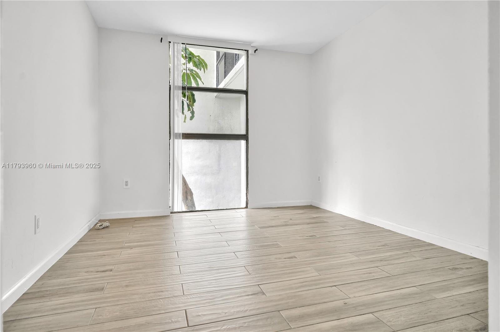 3701 N Country Club Dr #203, Aventura FL 33180