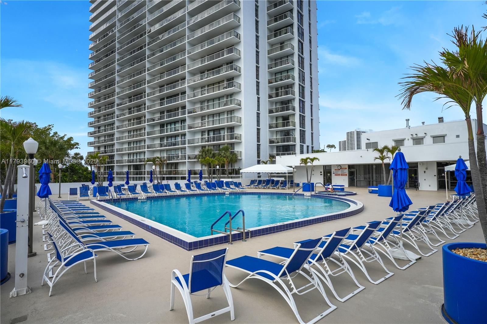 3701 N Country Club Dr #203, Aventura FL 33180