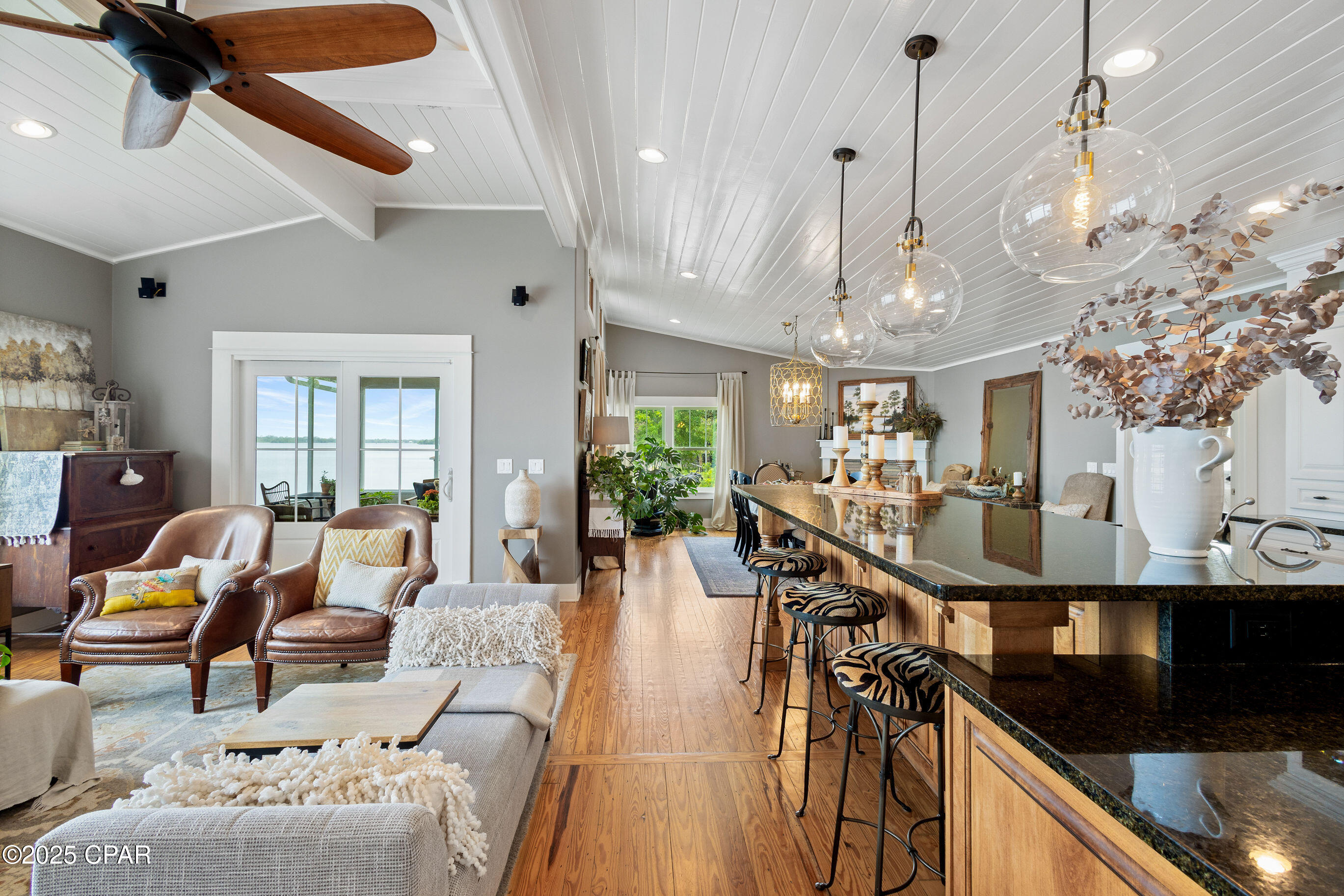Listing photo id 18 for 7831 Hwy 2311