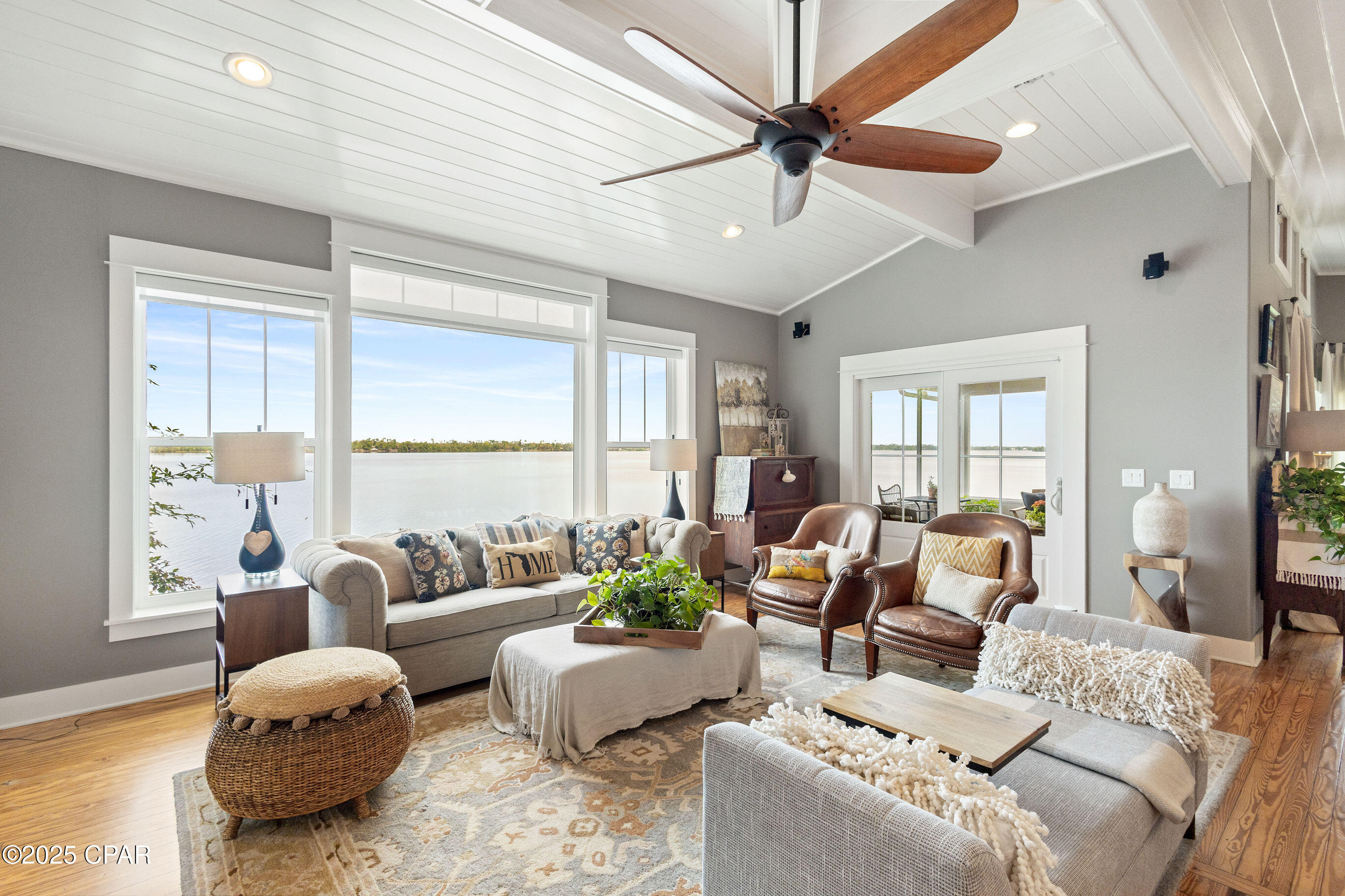 Listing photo id 9 for 7831 Hwy 2311