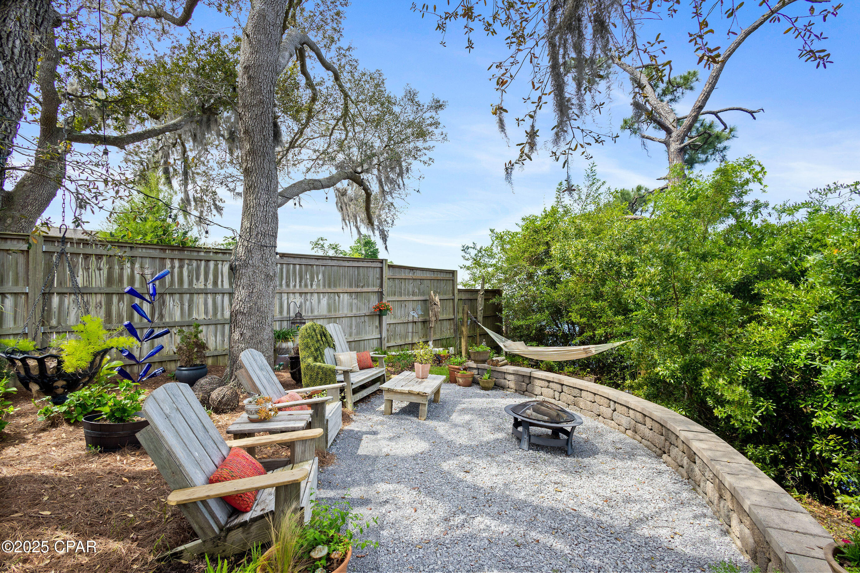 Listing photo id 91 for 7831 Hwy 2311