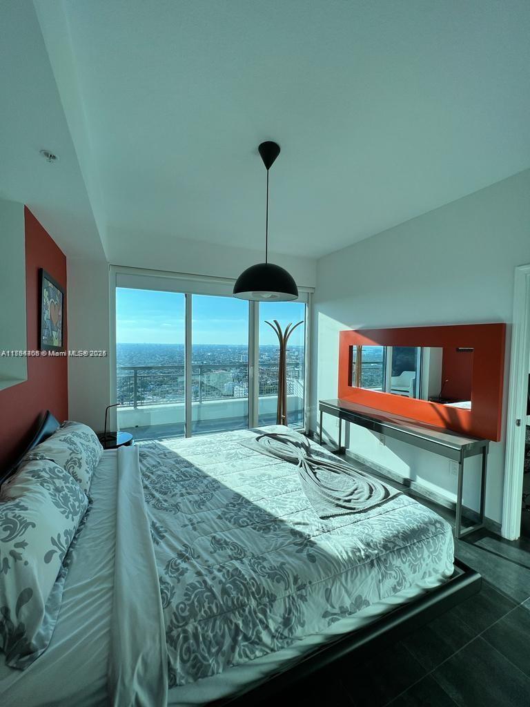 60 SW 13 st #3407, Miami FL 33130