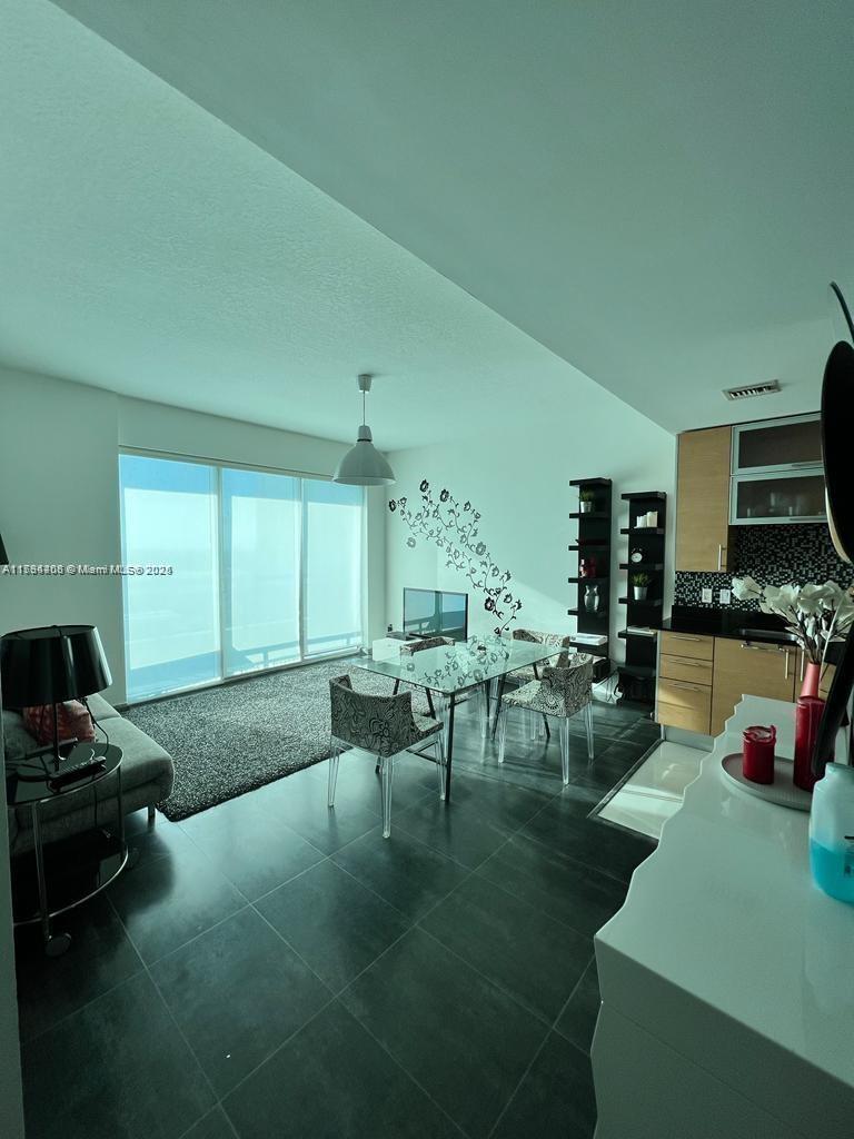 60 SW 13 st #3407, Miami FL 33130