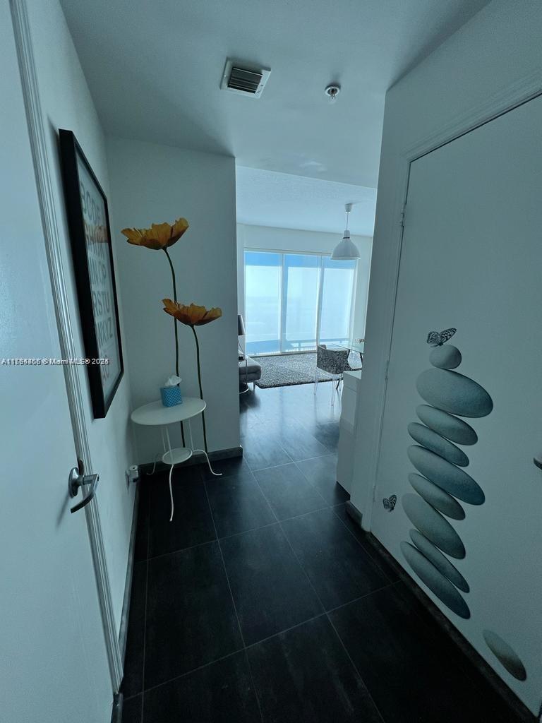 60 SW 13 st #3407, Miami FL 33130