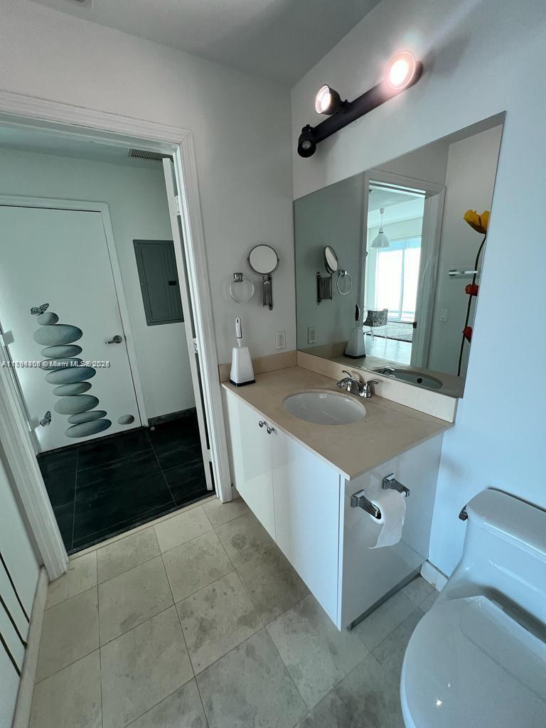 60 SW 13 st #3407, Miami FL 33130