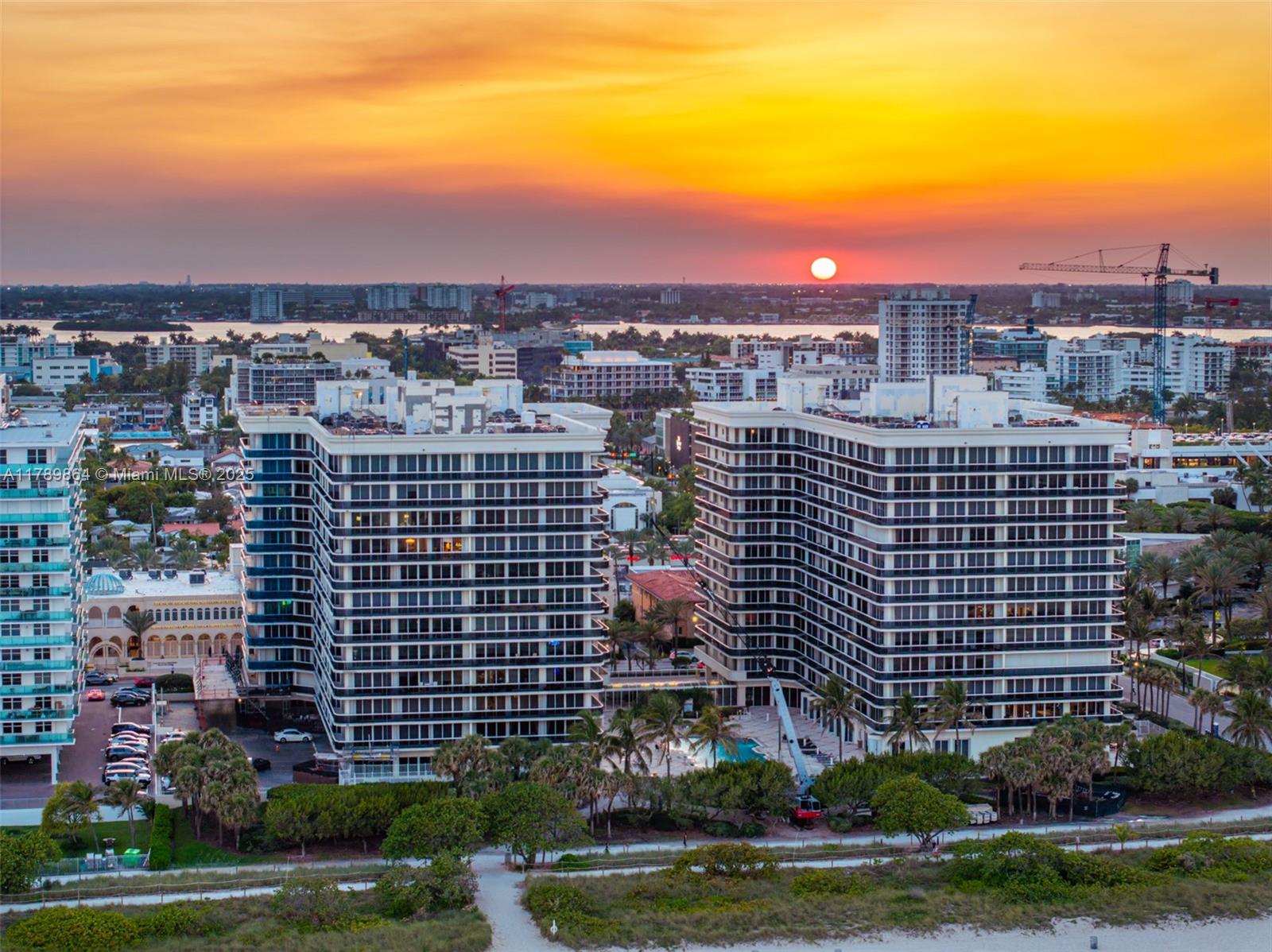 Apartamento à Venda em Surfside, FL