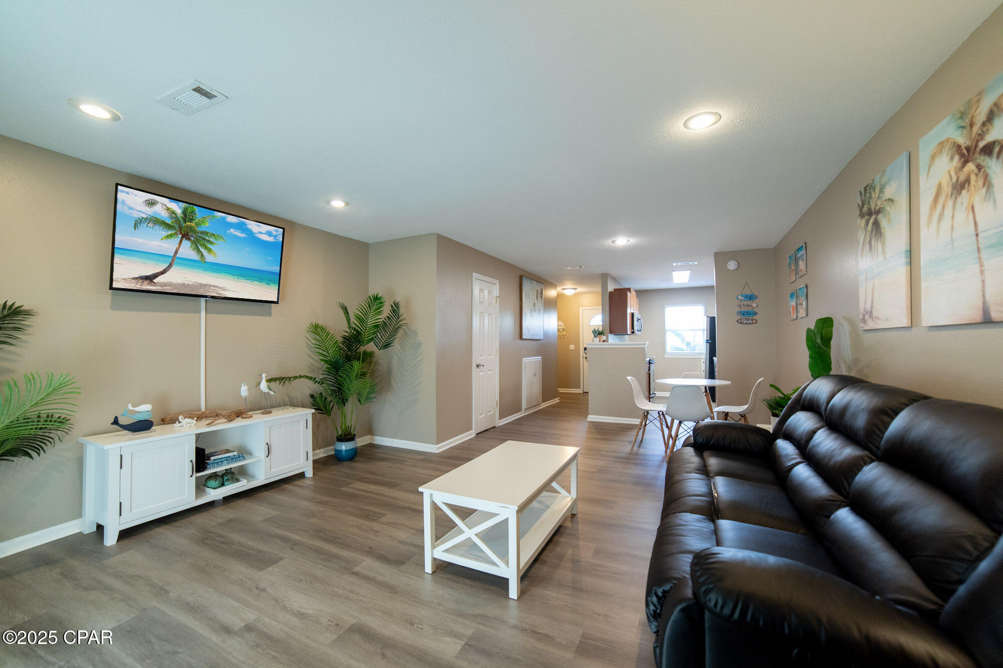 Image 3 For 6300 Pinetree Avenue B