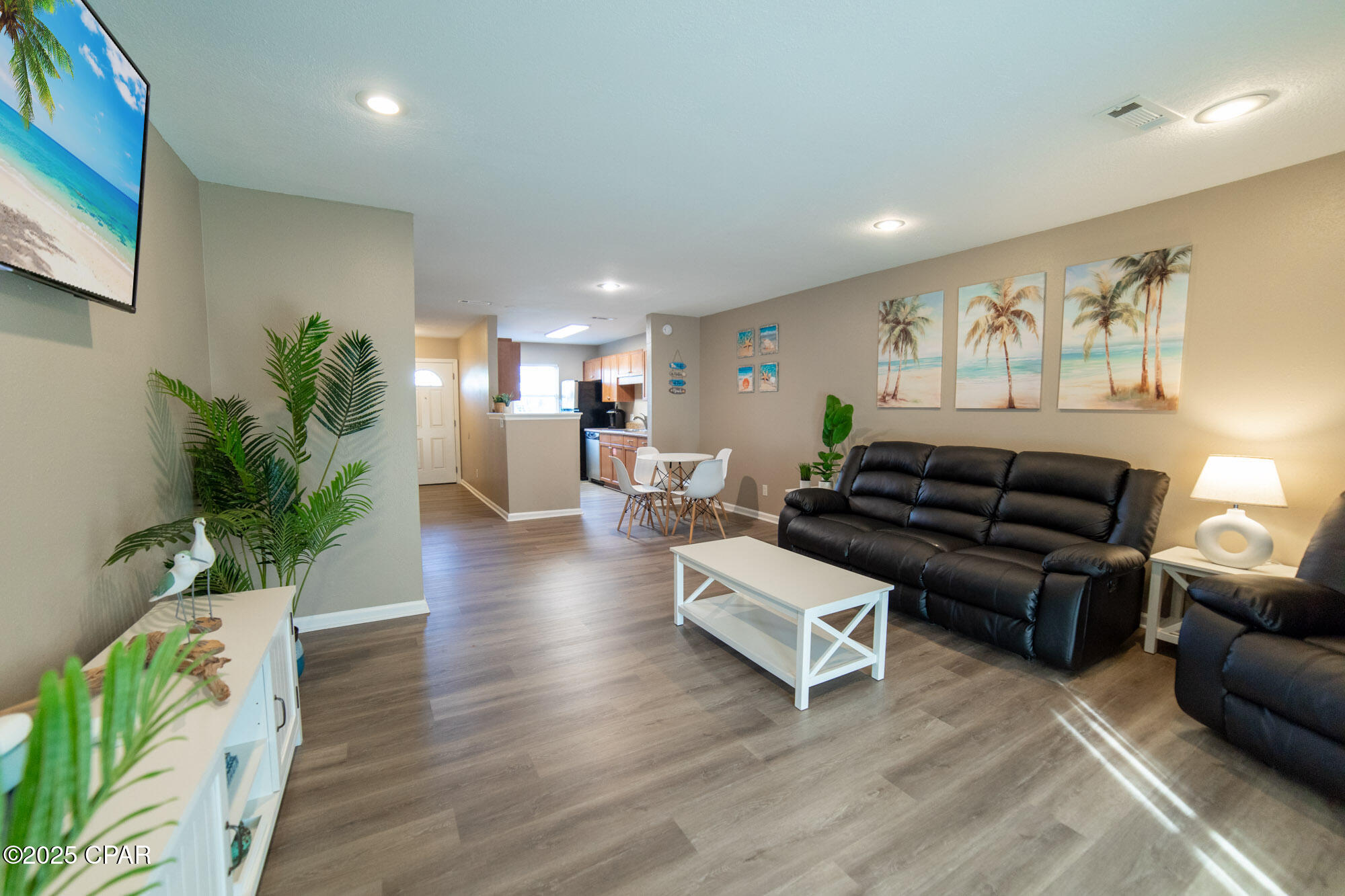 Image 4 For 6300 Pinetree Avenue B