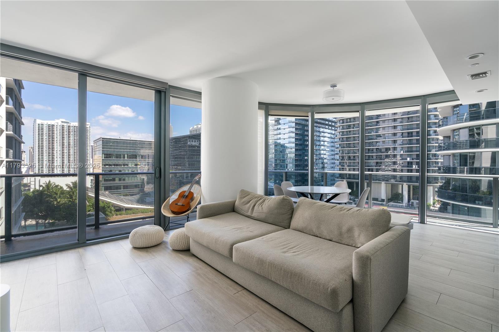 55 SW 9th St #1501, Miami FL 33130