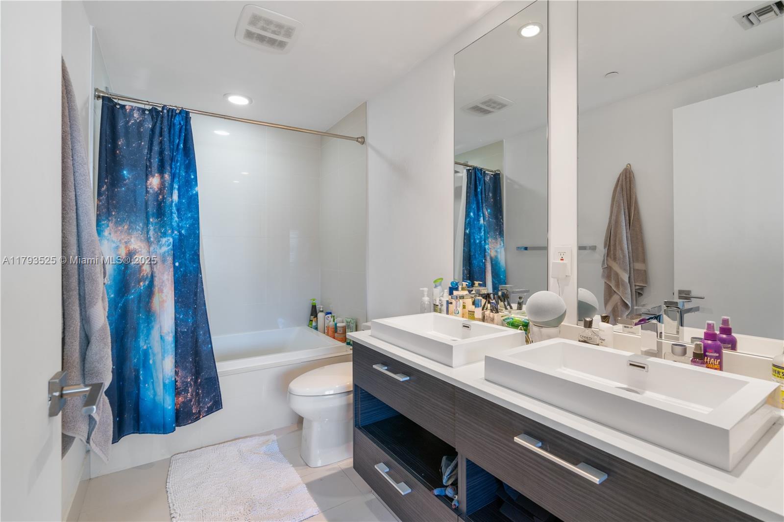 55 SW 9th St #1501, Miami FL 33130