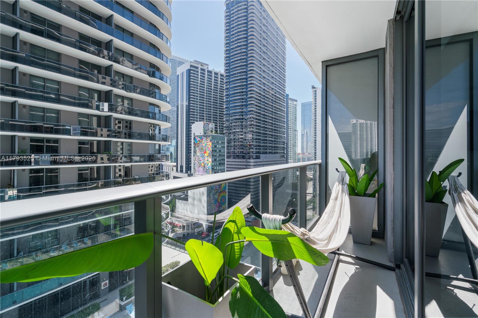 55 SW 9th St #1501, Miami FL 33130