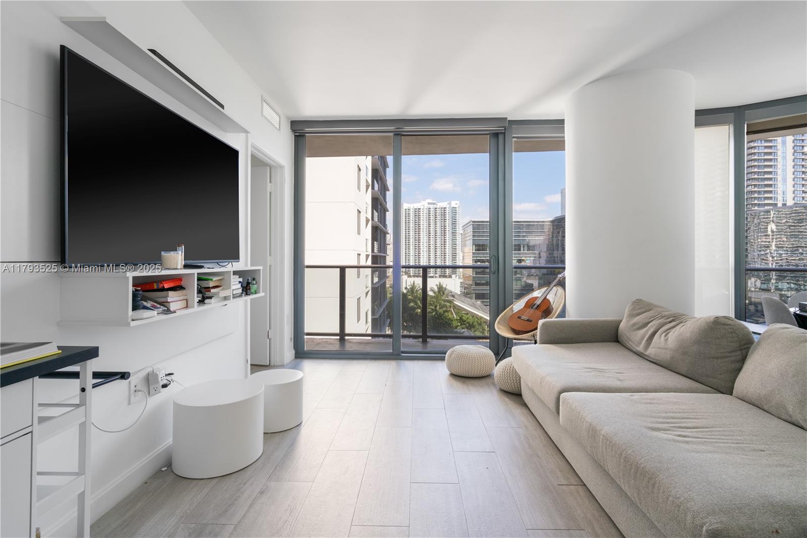 55 SW 9th St #1501, Miami FL 33130