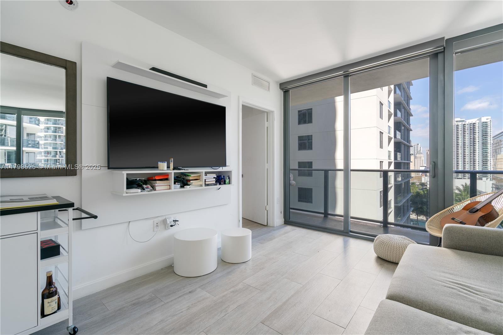 55 SW 9th St #1501, Miami FL 33130