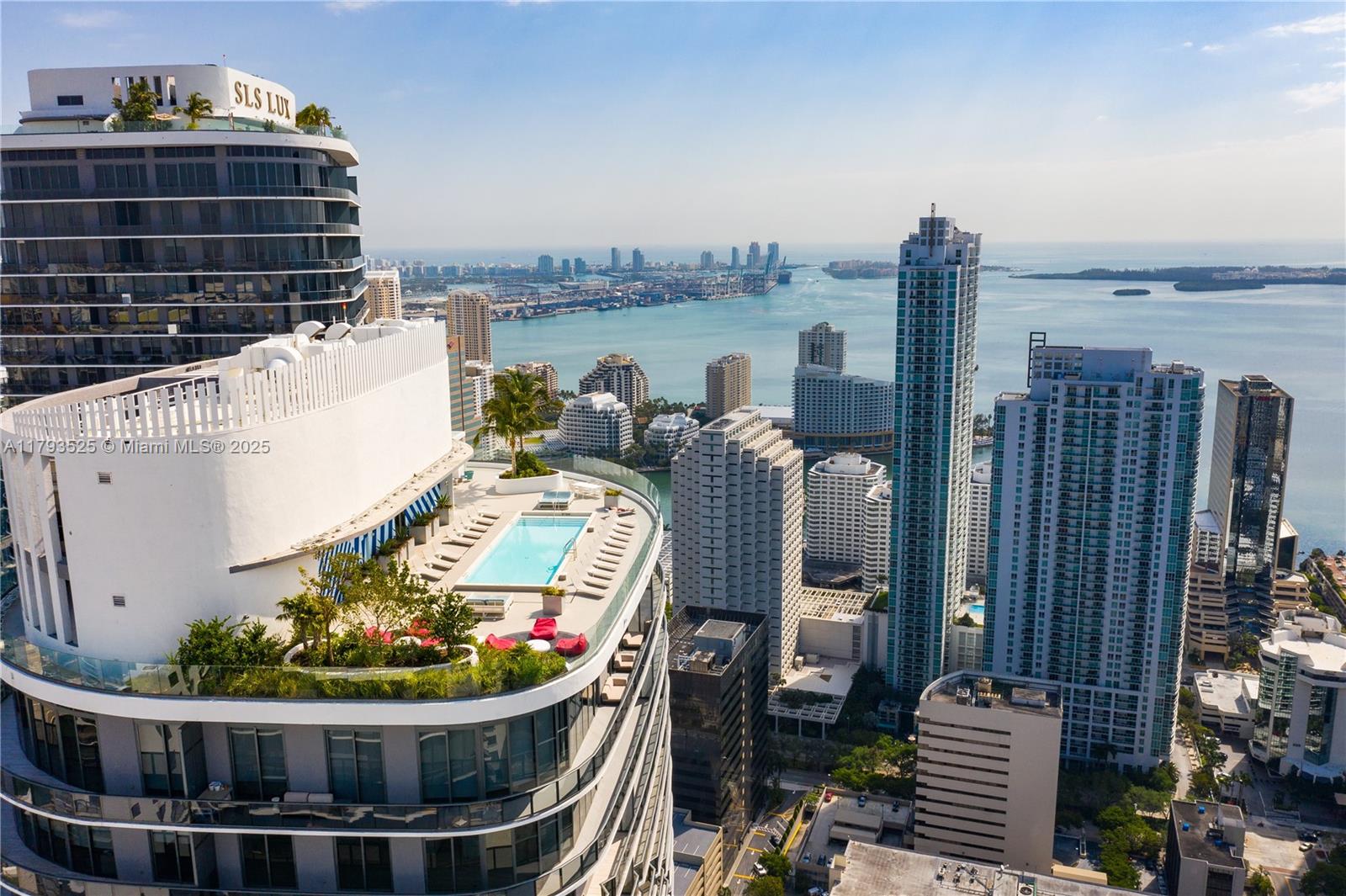 55 SW 9th St #1501, Miami FL 33130