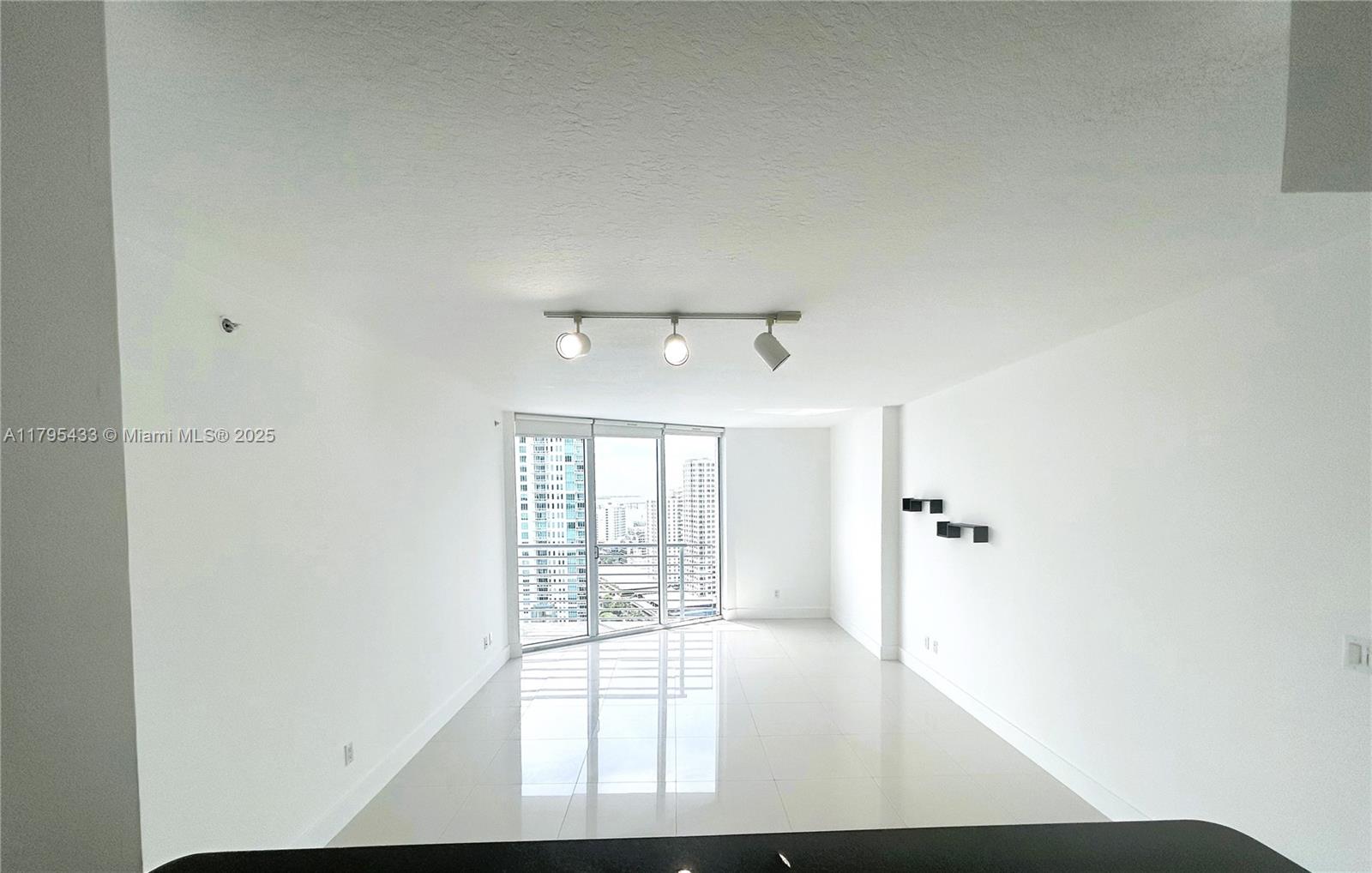 325 S Biscayne Blvd #2917, Miami FL 33131