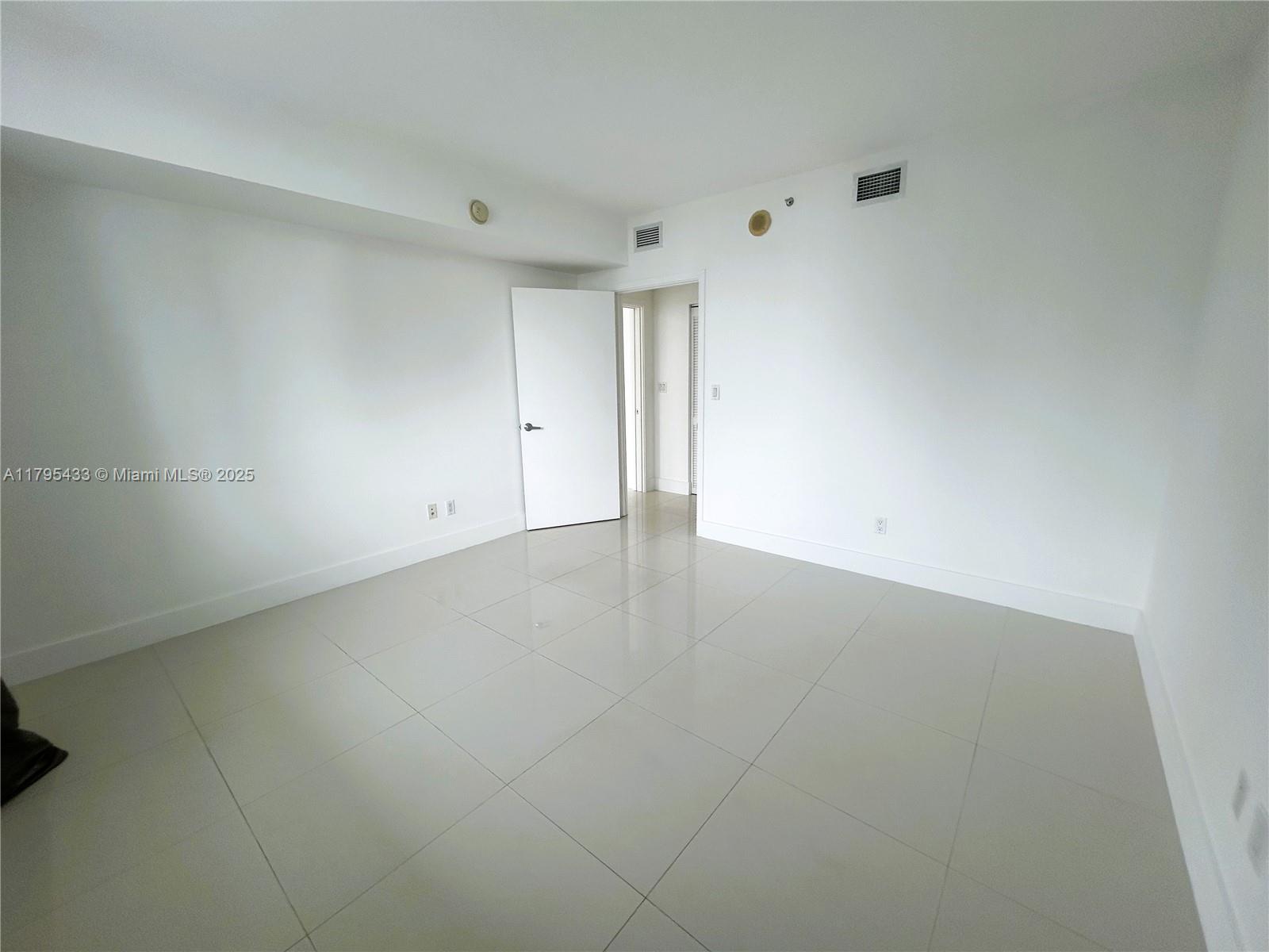325 S Biscayne Blvd #2917, Miami FL 33131