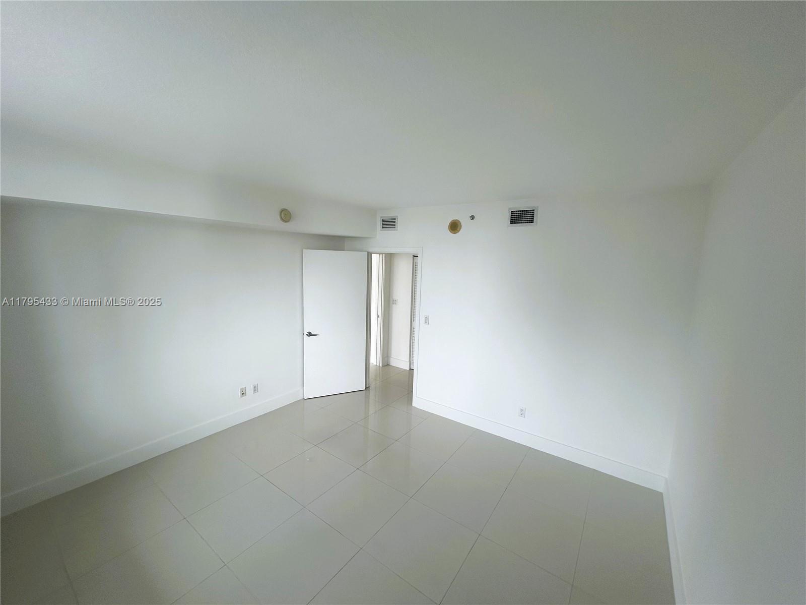 325 S Biscayne Blvd #2917, Miami FL 33131