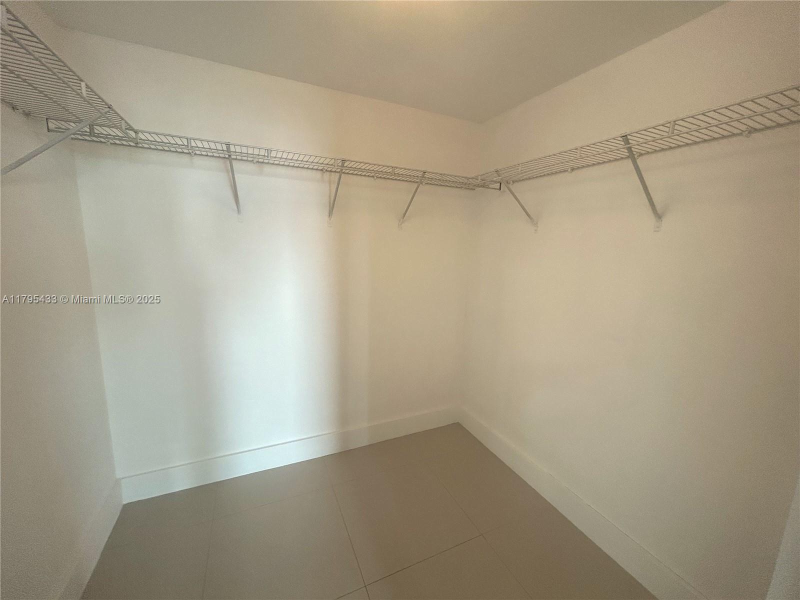 325 S Biscayne Blvd #2917, Miami FL 33131