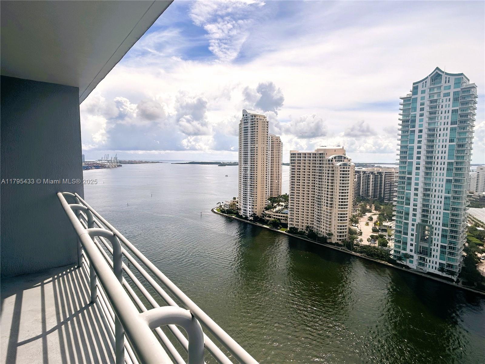 325 S Biscayne Blvd #2917, Miami FL 33131