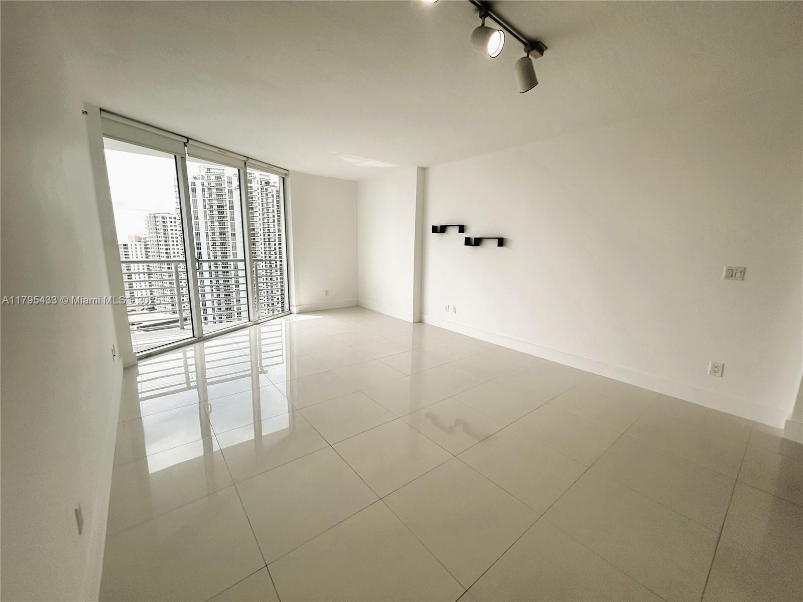 325 S Biscayne Blvd #2917, Miami FL 33131