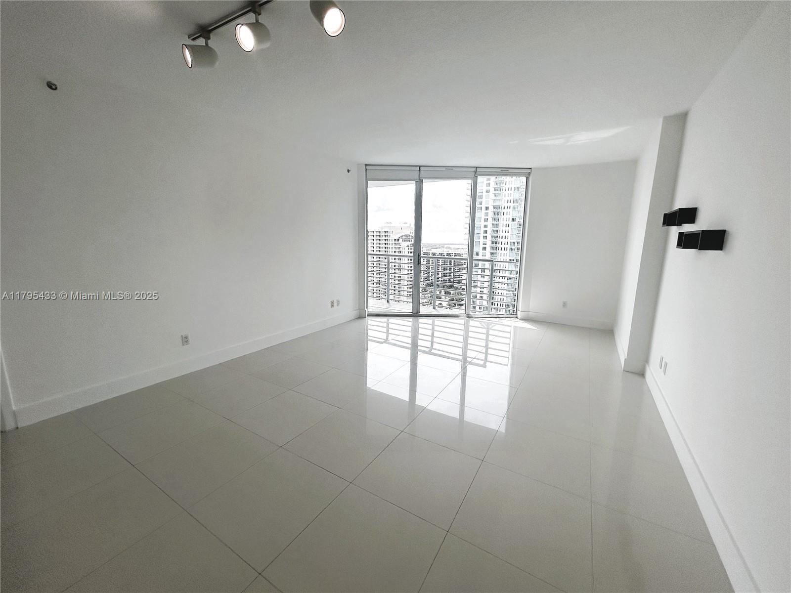 325 S Biscayne Blvd #2917, Miami FL 33131