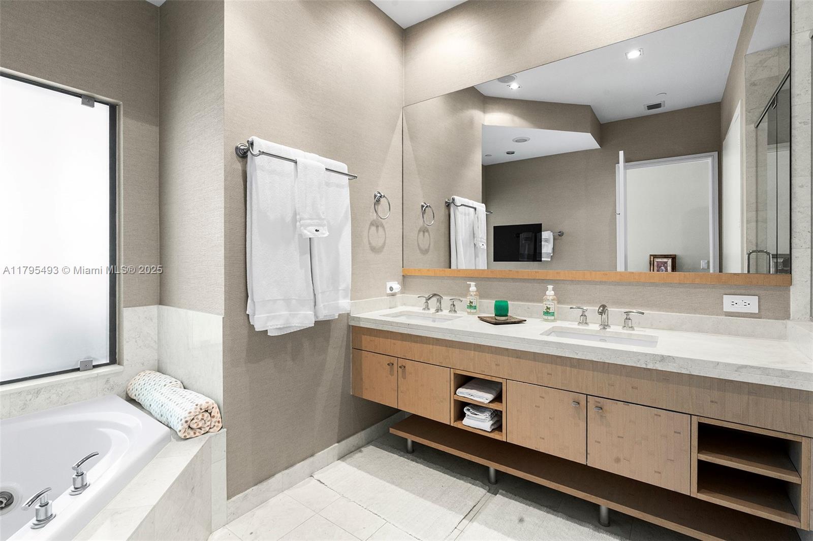 900 Brickell Key Blvd #2104, Miami FL 33131