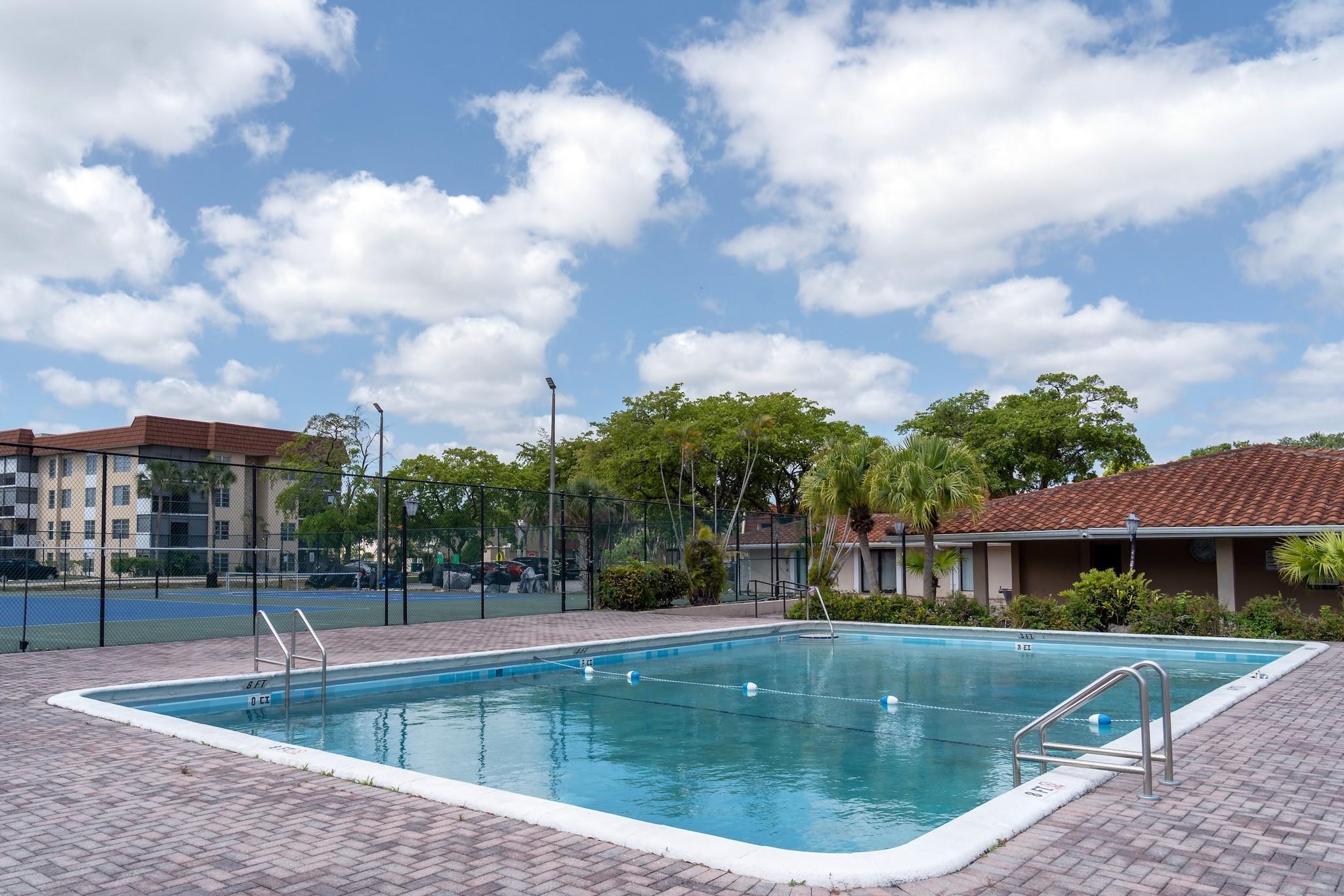 4152 Inverrary Dr Unit# 301 Lauderhill FL 33319 | F10501724