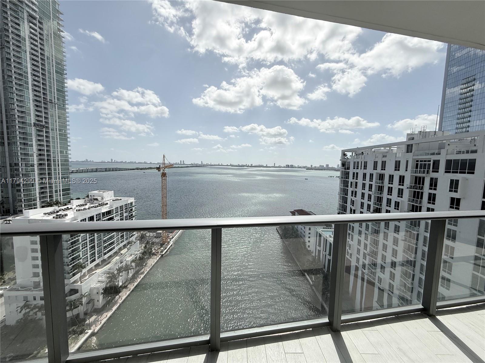 Apartamento para Alugar em Miami, FL