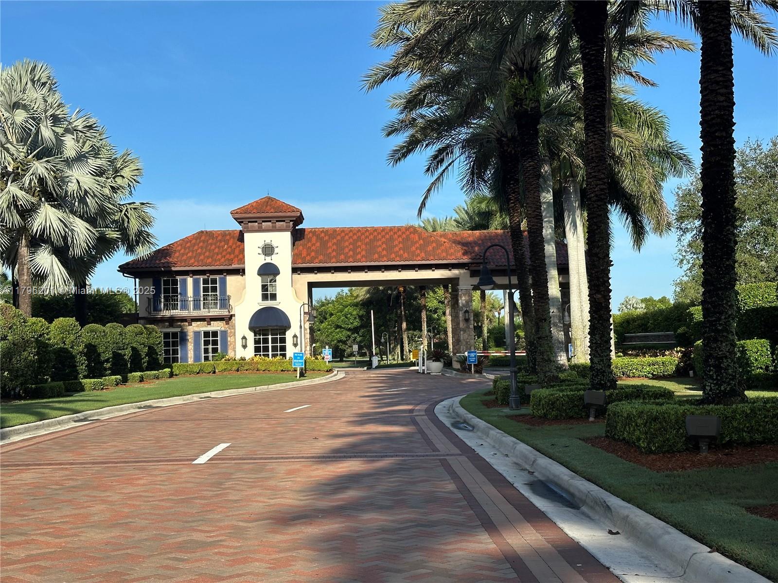 La Paz At Boca Pointe