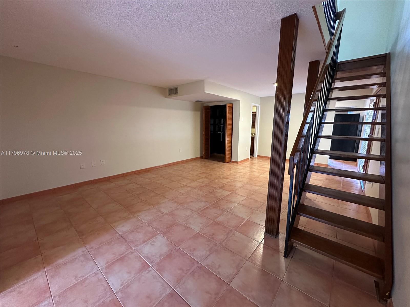 8931 NE 4th Ave Rd 8931