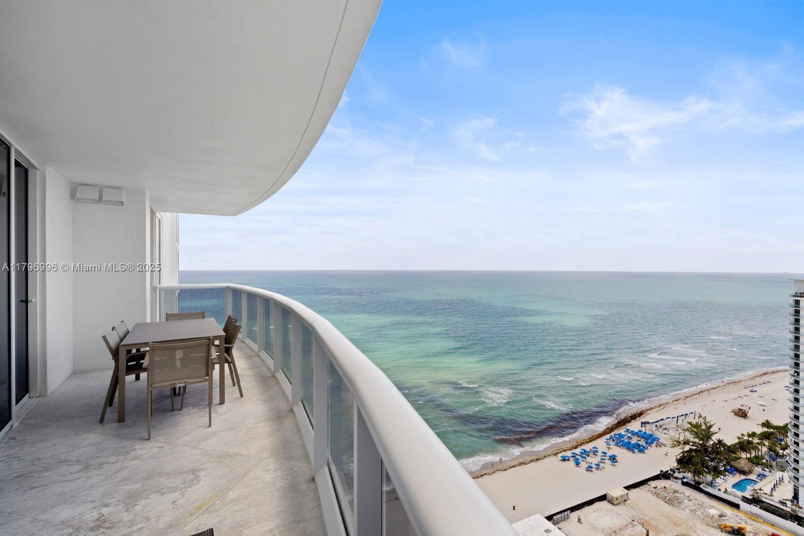 Apartamento à Venda em Sunny Isles Beach, FL