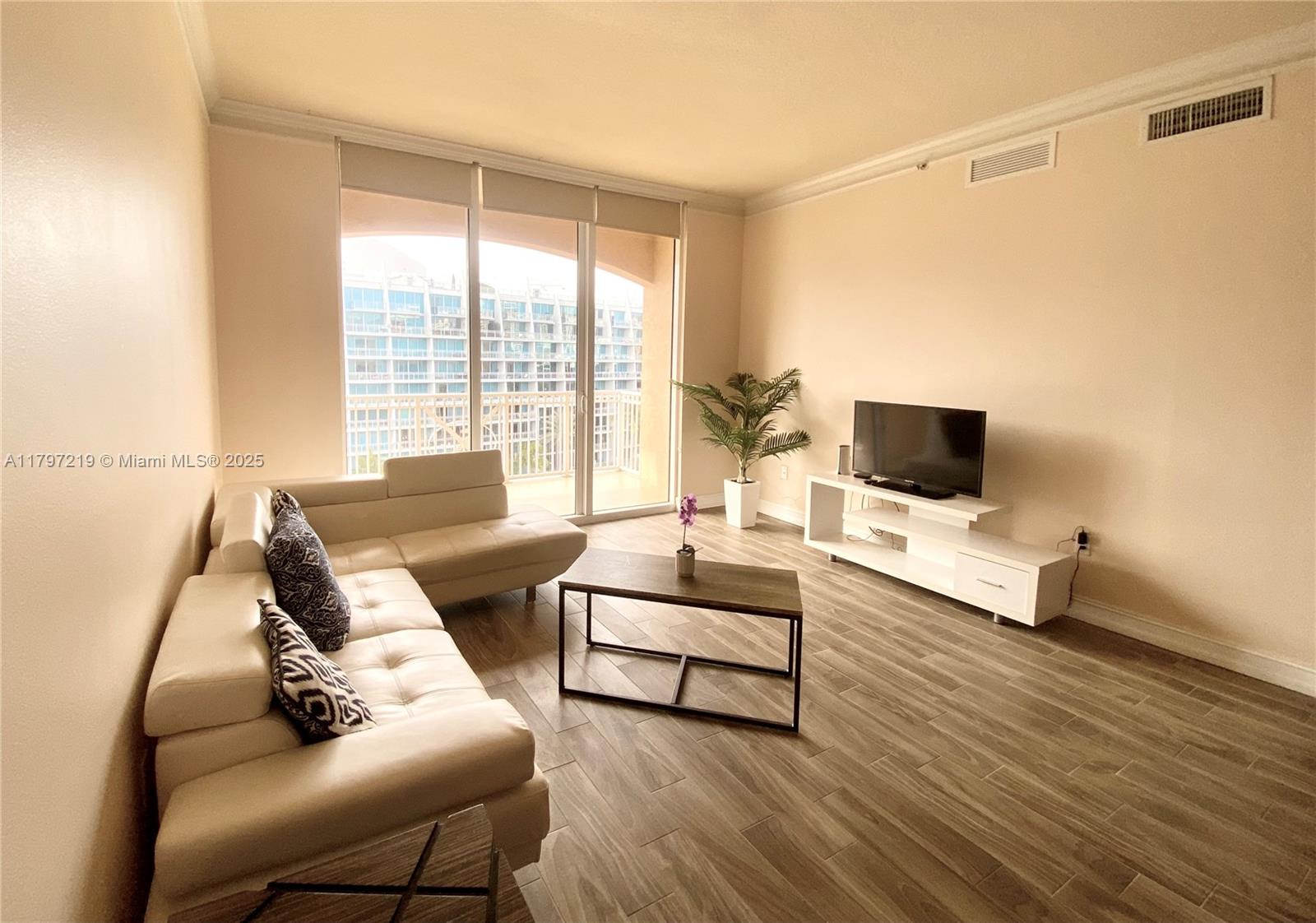 3001 NE 185th St #605, Aventura FL 33180