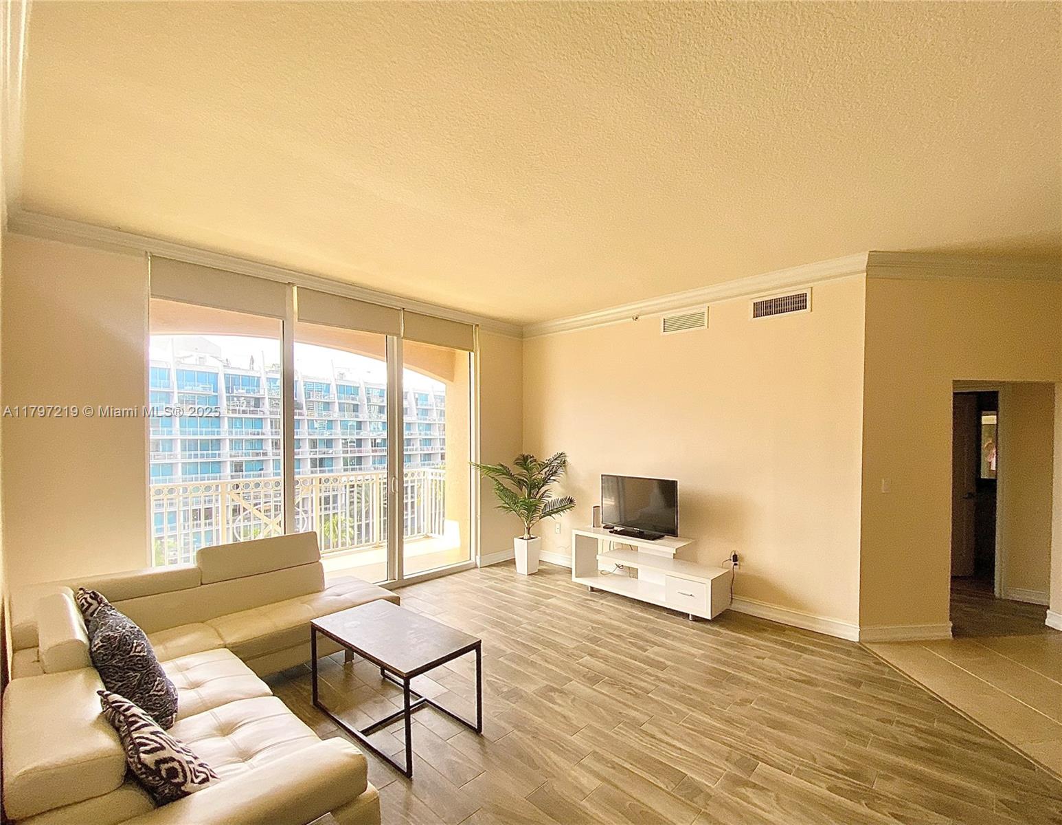 3001 NE 185th St #605, Aventura FL 33180