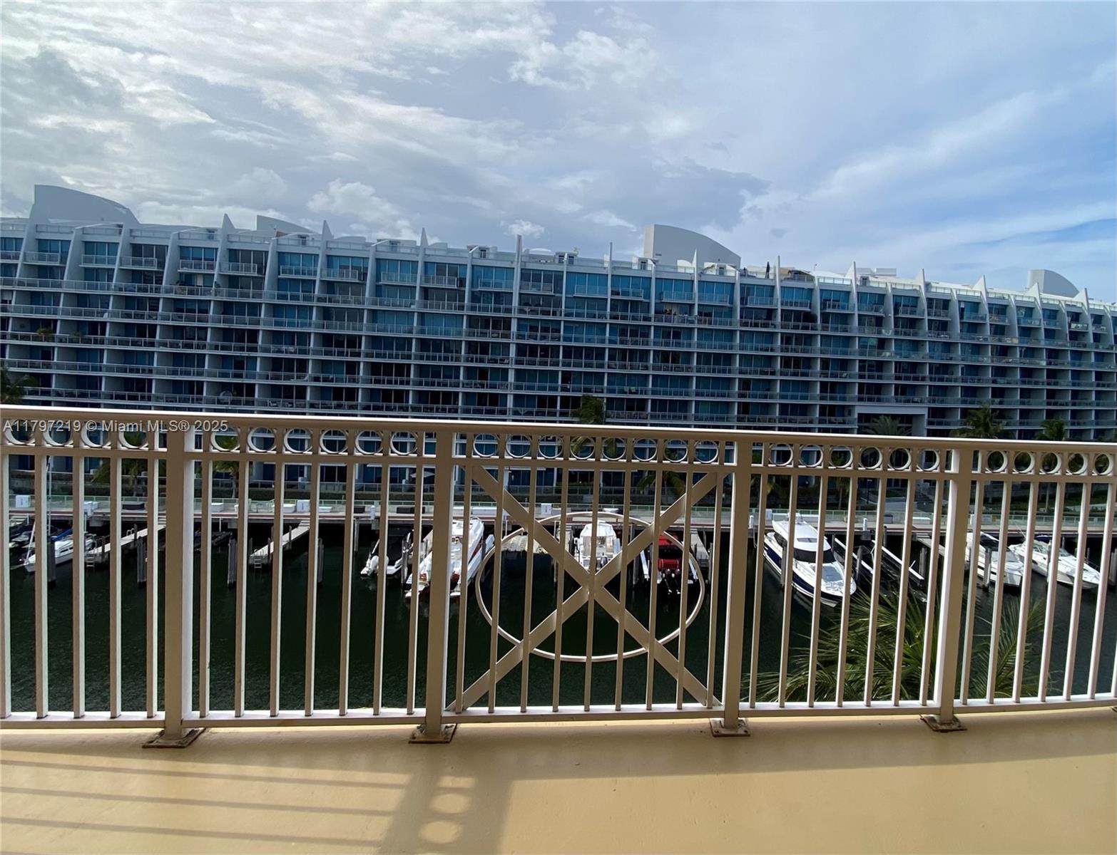 3001 NE 185th St #605, Aventura FL 33180
