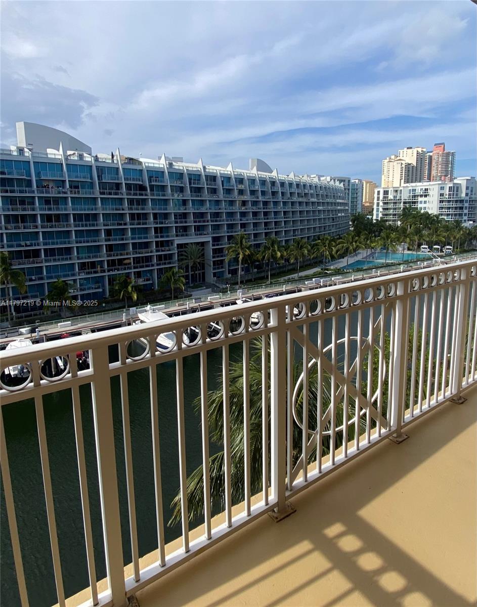 3001 NE 185th St #605, Aventura FL 33180
