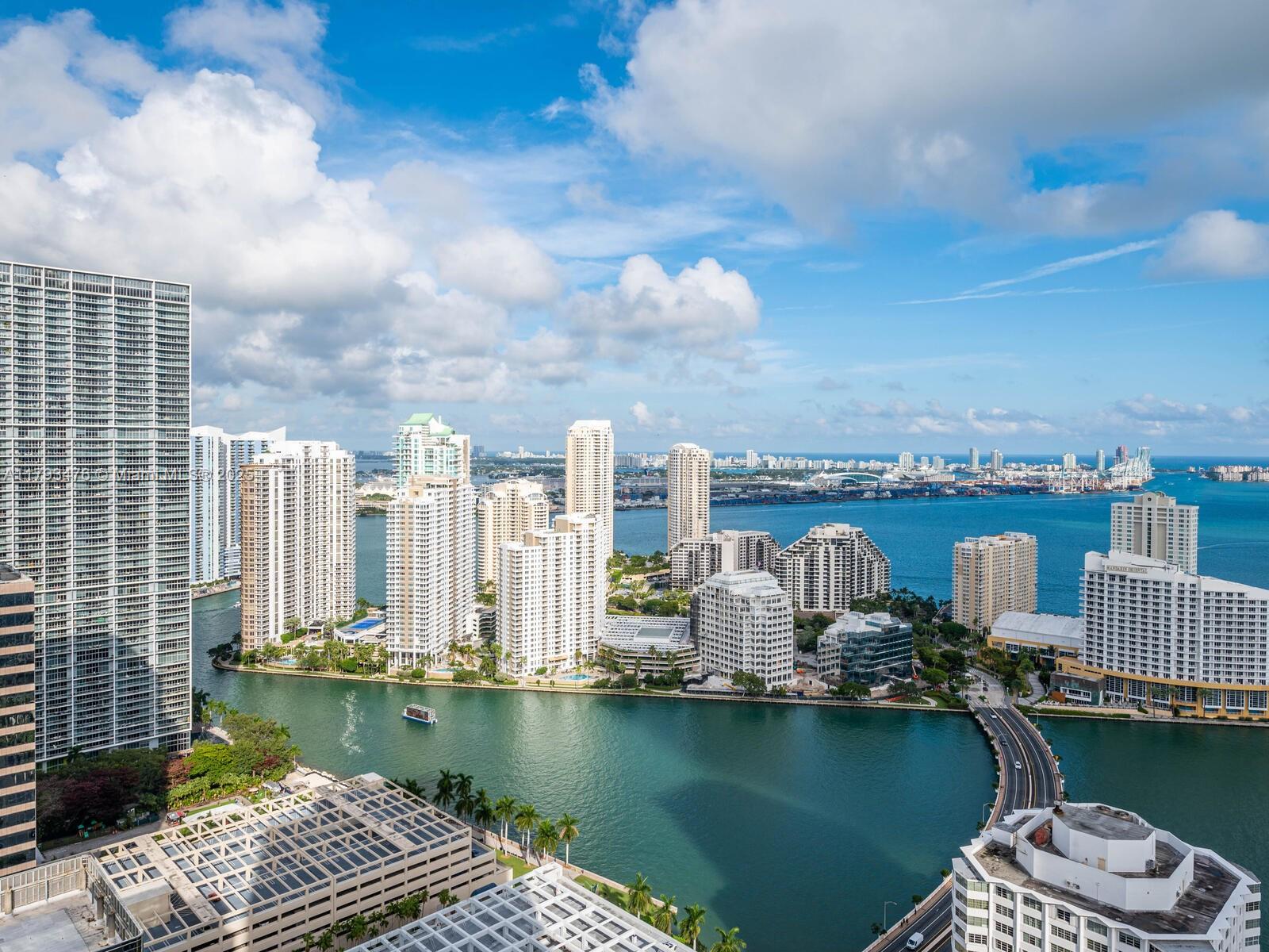Apartamento à Venda em Miami, FL