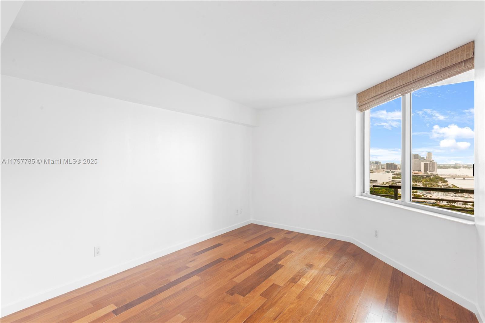 325 S Biscayne Blvd #3222, Miami FL 33131