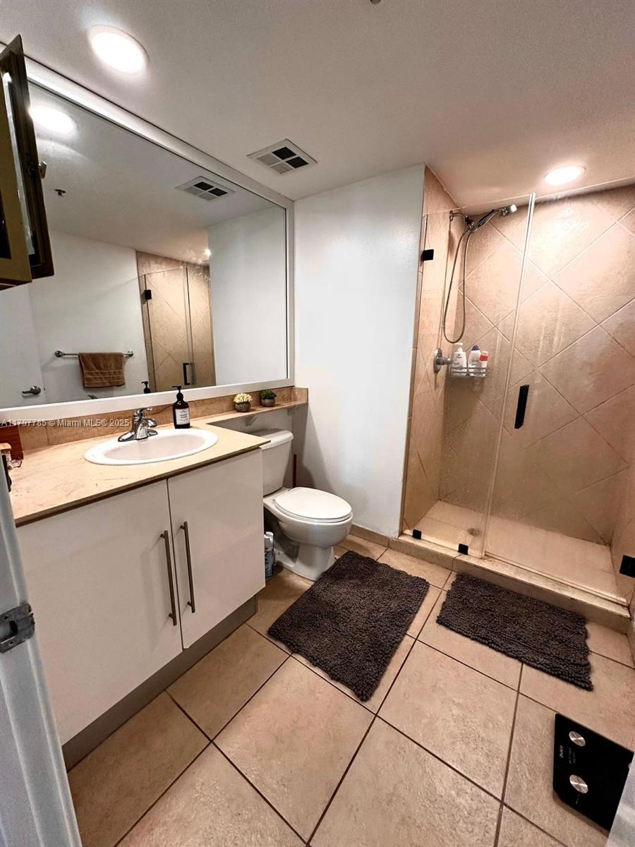 325 S Biscayne Blvd #3222, Miami FL 33131