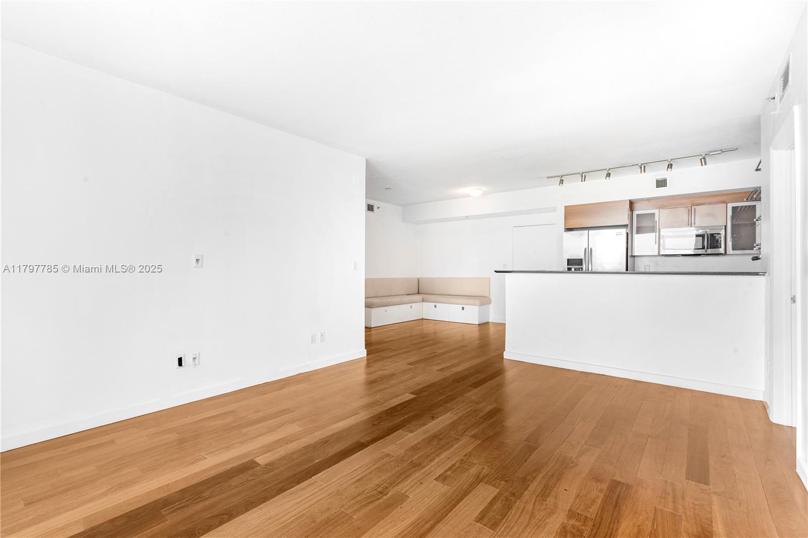 325 S Biscayne Blvd #3222, Miami FL 33131