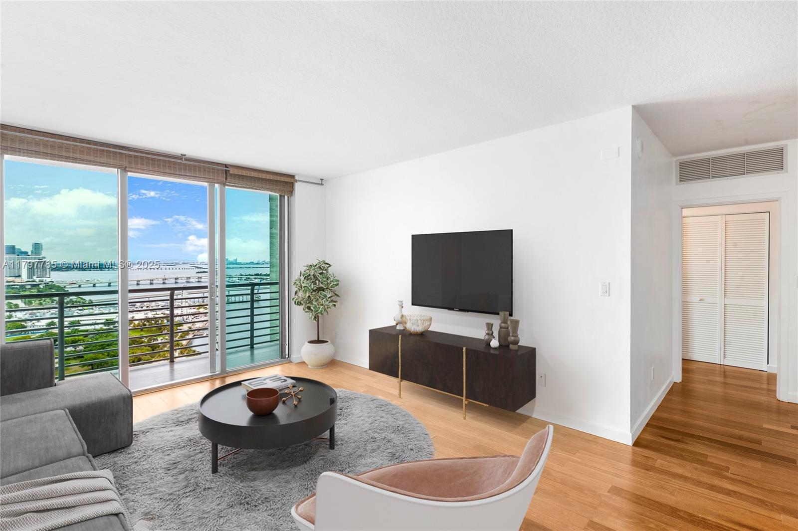 325 S Biscayne Blvd #3222, Miami FL 33131