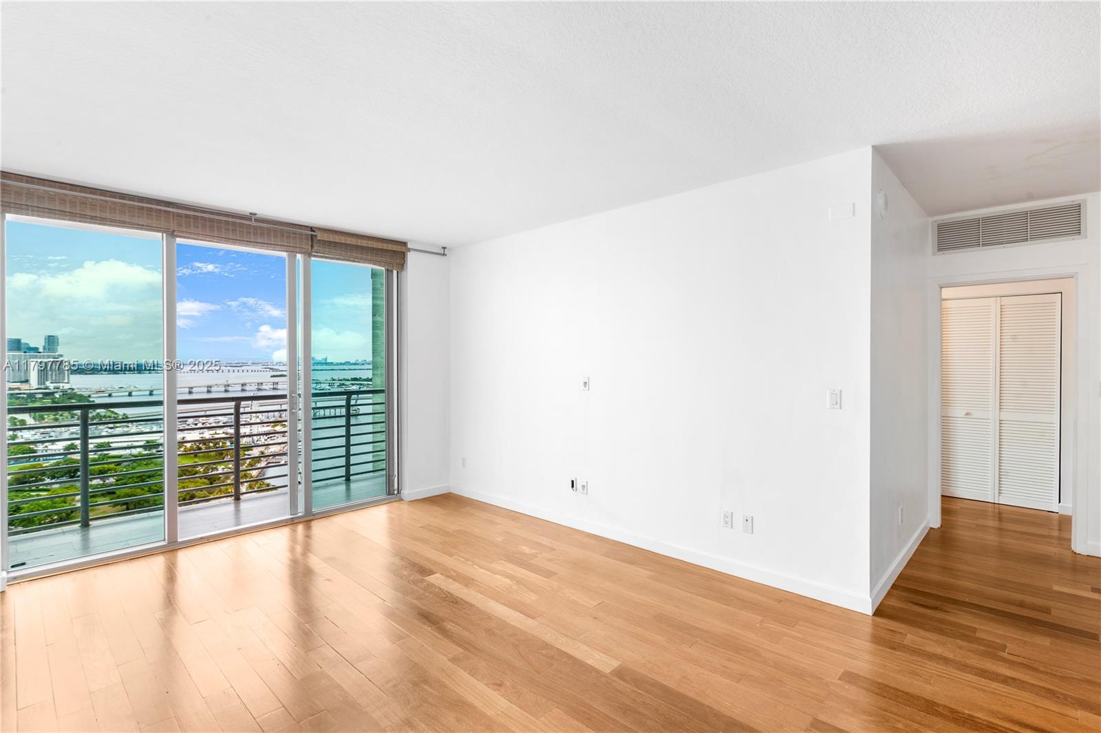 325 S Biscayne Blvd #3222, Miami FL 33131